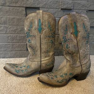 Lucchese Size 8 women’s boot with turquoise detail